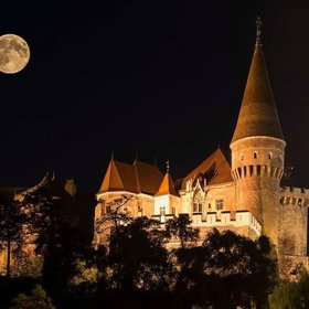 Na území bývalé Transylvánie stojí hrad Corvinilor