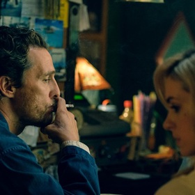 Matthew McConaughey ve filmu exceluje