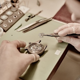 Na malinké součástky se používají nejrůznější pinzety