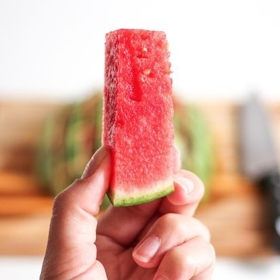 Jak načít kokos a nakrájet cibuli bez plakání? 7 tipů, jak porcovat ovoce a zeleninu jako šéfkuchař