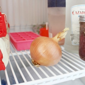 Jak načít kokos a nakrájet cibuli bez plakání? 7 tipů, jak porcovat ovoce a zeleninu jako šéfkuchař