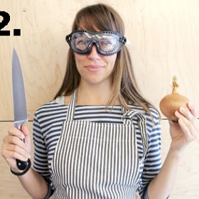 Jak načít kokos a nakrájet cibuli bez plakání? 7 tipů, jak porcovat ovoce a zeleninu jako šéfkuchař