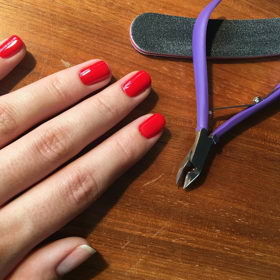 Záděry odstřihněte nůžtičkami.