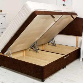 Postel ve skříni, nebo skříň v posteli?