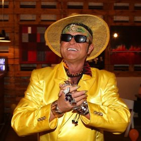 V jeho mluvě najdete samé miláčky, koťátka a lásky.