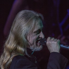 Při vystoupení si poslechnete zpěv spousty českých umělců.