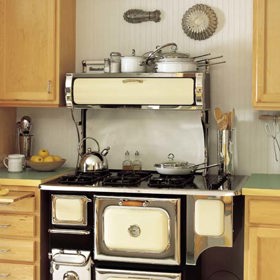 Babičky by si na podobná kamna ještě asi vzpomněly.