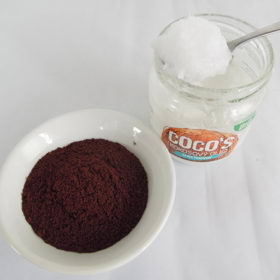 Kávový peeling s kokosovým olejem.