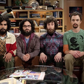 Kluci z Teorie velkého třesku zarostli vousem.