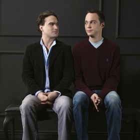 Galecki a Parsons jako nejlepší přátelé Leonard a Sheldon.