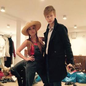 Zpěvačka s kamarádem Adamem Mišíkem.