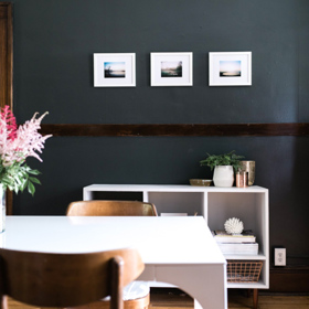 Milujete moderní interiéry stejně jako ty se starožitnostmi? Kompromis je ideální volbou, jak dokazuje tato jídelna. Její dřevěné prvky pochází z roku 1915.