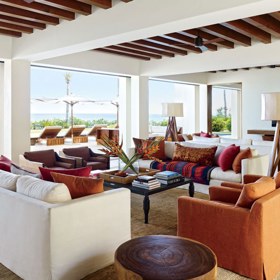 Poznejte Casamigos – luxusní rekreační sídlo George Clooneyho a Cindy Crawford