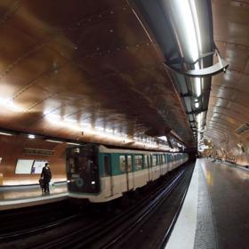 Stanice Arts et Métiers v Paříži.