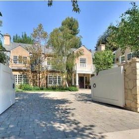 Adele potají koupila zámeček, a bude tak novou sousedkou Cameron Diaz či Ashtona Kutchera. Podívejte se!