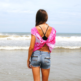 5 rychlých způsobů, jak proměnit obyčejné triko v módní záležitost