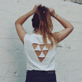 5 rychlých způsobů, jak proměnit obyčejné triko v módní záležitost