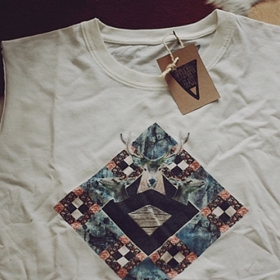 5 rychlých způsobů, jak proměnit obyčejné triko v módní záležitost