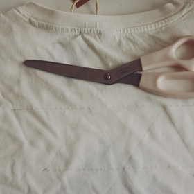 5 rychlých způsobů, jak proměnit obyčejné triko v módní záležitost