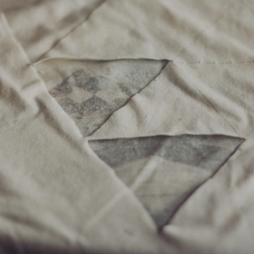 5 rychlých způsobů, jak proměnit obyčejné triko v módní záležitost