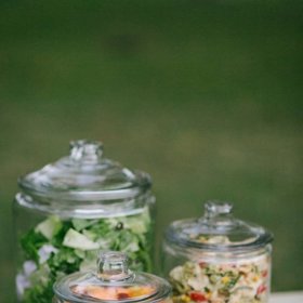 Zeleninové a ovocné saláty budou v dózách na bonbony naprosto k sežrání.