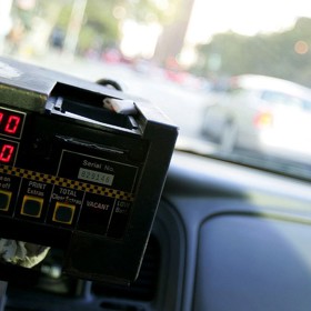 Aplikaci, která by nás spolehlivě ochránila před podvodnými taxikáři.