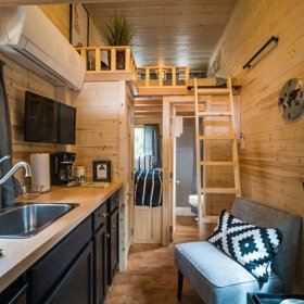 Malé, hezké, luxusní. Resort tvořený miniaturními hotely nabízí vše, co moderní člověk potřebuje