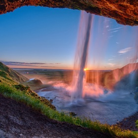 Vodopád Seljalandsfoss (Island).