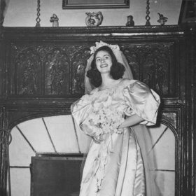 Jane Woodruff, druhá nevěsta, která na tradici navázala po 50 letech.