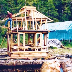 Okouzlující plovoucí sídlo, které jeho majitelé budují už 20 let