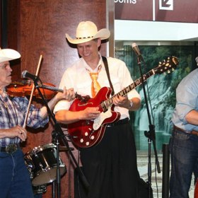 Mezinárodní letiště Nashville – posloucháte rádi country hudbu? Pak jste na tom nejlepším možném místě na světě, protože v Nashville se hraje i na letišti!