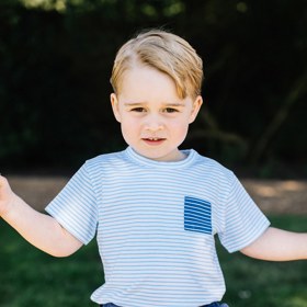 Prvorozený syn George dnes sfoukl tři svíčky na narozeninovém dortu. Při té příležitosti zveřejnil Kensingtonský palác jeho nové snímky.