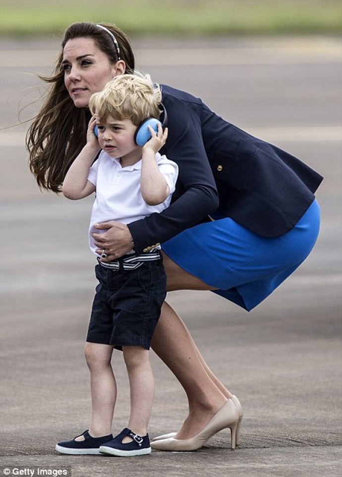 První oficiální vystoupení prince George na letecké show Royal International Air Tattoo.