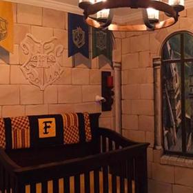 Žádná kouzla a čáry. Tento dětský pokoj ve stylu Harryho Pottera stvořily tři páry šikovných rukou