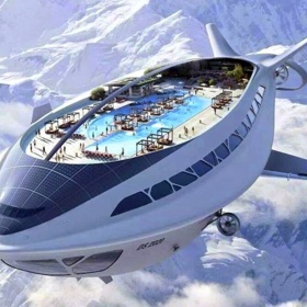 Vzducholoď s bazénem.