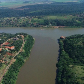 Hranice mezi Argentinou, Brazílií a Paraguayí.