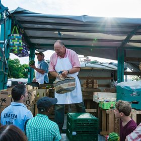 Koupit si čerstvé dary moře na vyhlášeném rybím trhu v Hamburku.