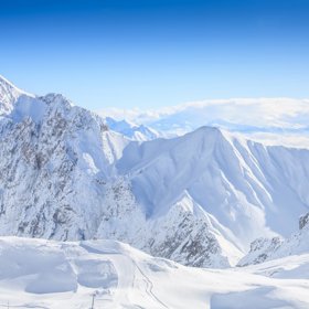 Navštívit bavorské Alpy, ve kterých se skvěle lyžuje či jezdí na kole.