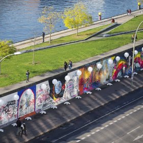 Prohlédnout si zbytky nechvalně známé Berlínské zdi.