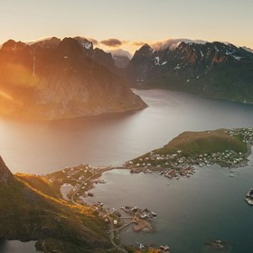 Výhled z hory Reinebringen (Norsko).