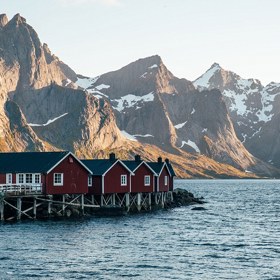 Rybářské chaty (Lofoten, Norsko).