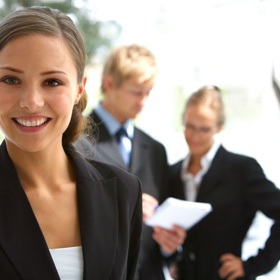 Ambice ano, ale nezapomínejte na pokoru. Berte každou pracovní zkušenost jako příležitost učit se.