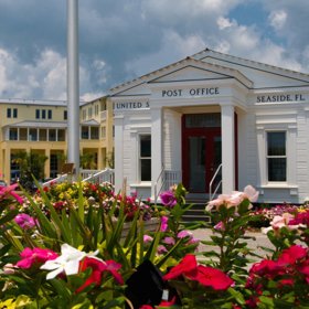 Centrální náměstí v Seaside (Florida).