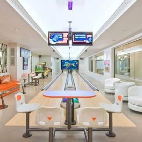 Domácí bowling v bývalém domě Beyoncé a Jay-Zho v Hamptons.