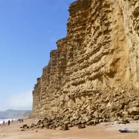 Útesy na Jurském pobřeží.