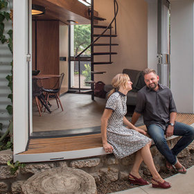 Seznamte se s manželským párem, který žije ve starém silu