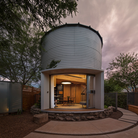 Seznamte se s manželským párem, který žije ve starém silu