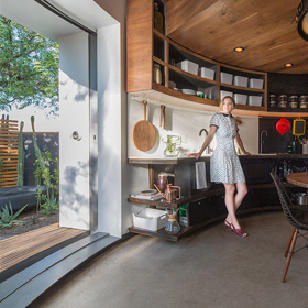 Seznamte se s manželským párem, který žije ve starém silu