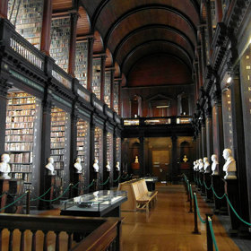 Navštivte 300 let starou komnatu v dublinské knihovně Trinity College