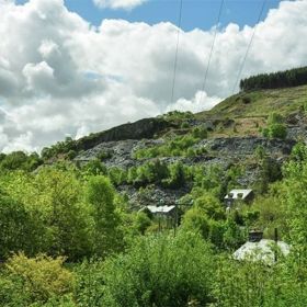 Tahle kouzelná britská vesnička je na prodej. Za cenu jednoložnicového bytu!